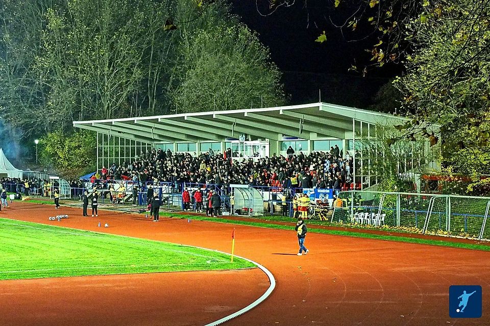 Der Rasenplatz im Ischelandstadion ist derzeit gesperrt. Der Rasenplatz im Ischelandstadion ist derzeit gesperrt.