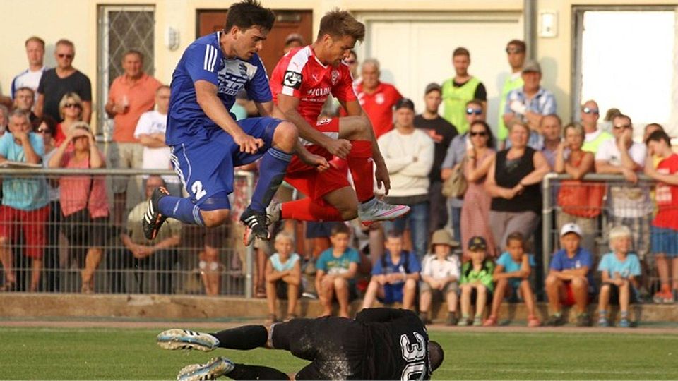 Farnstädt (in blau) begrüßt im Landespokal wie vor zwei Jahren erneut den HFC.                      F: Rinke