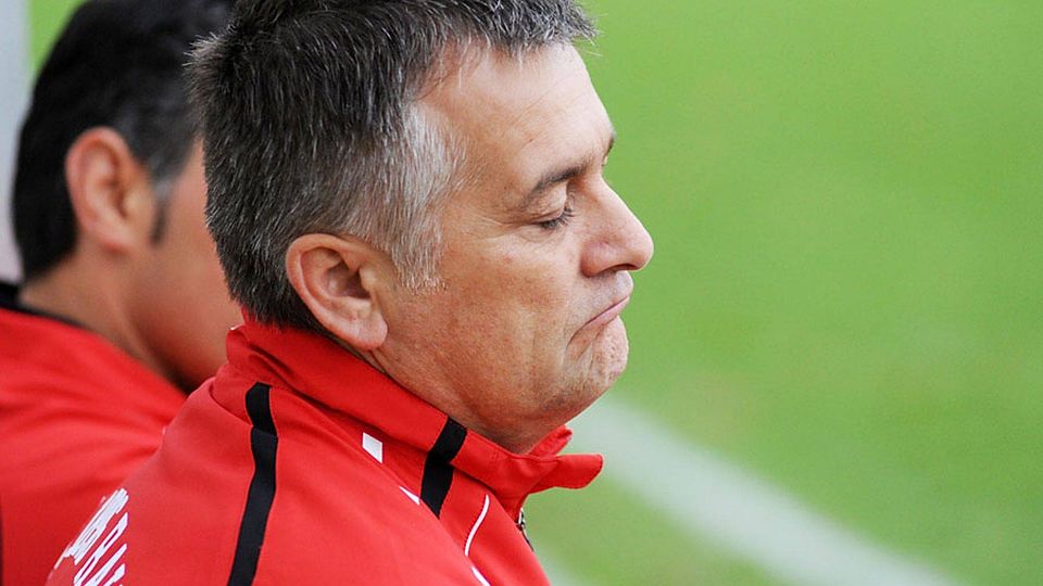 Drei Spieltage vor Saisonschluss muss Trainer Stefan Tutschka seinen Stuhl beim Regionalliga-Schlusslicht TSV Rain/Lech räumen.  F.: Szilvia Izso