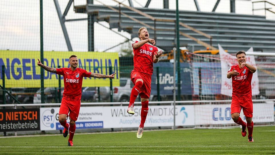 Wegner, Marquet und März feiern das 1:0.