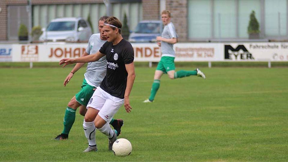 Vereben: Tim Direks brachte den Ball nicht im Tor unter. Er verlor mit dem Hövelhofer SV auch beim SV Eidinghausen Werste. F: Heinemann