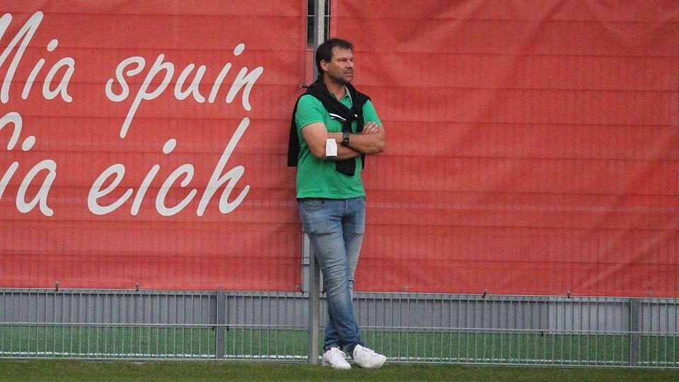 Chams NLZ-Leiter Gerhard Peintinger beim Auswärtsspiel der U19 in Regensburg. 