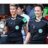 Nadine Westerhoff (li.) mit Assistentin Vanessa Arlt (Münster) vor dem Spiel der Allianz Frauen-Bundesliga zwischen dem MSV Duisburg und dem SC Sand am 30. April 2017. | Foto: David Hennig