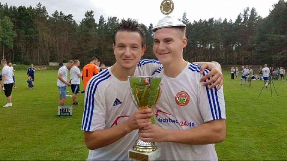 Gordon Stammer (rechts) feierte im Sommer mit Westerhausen den Aufstieg in die Verbandsliga.             (F. Hannes Wendorff)
