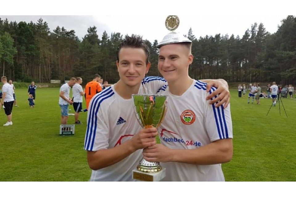 Gordon Stammer (rechts) feierte im Sommer mit Westerhausen den Aufstieg in die Verbandsliga.             (F. Hannes Wendorff)
