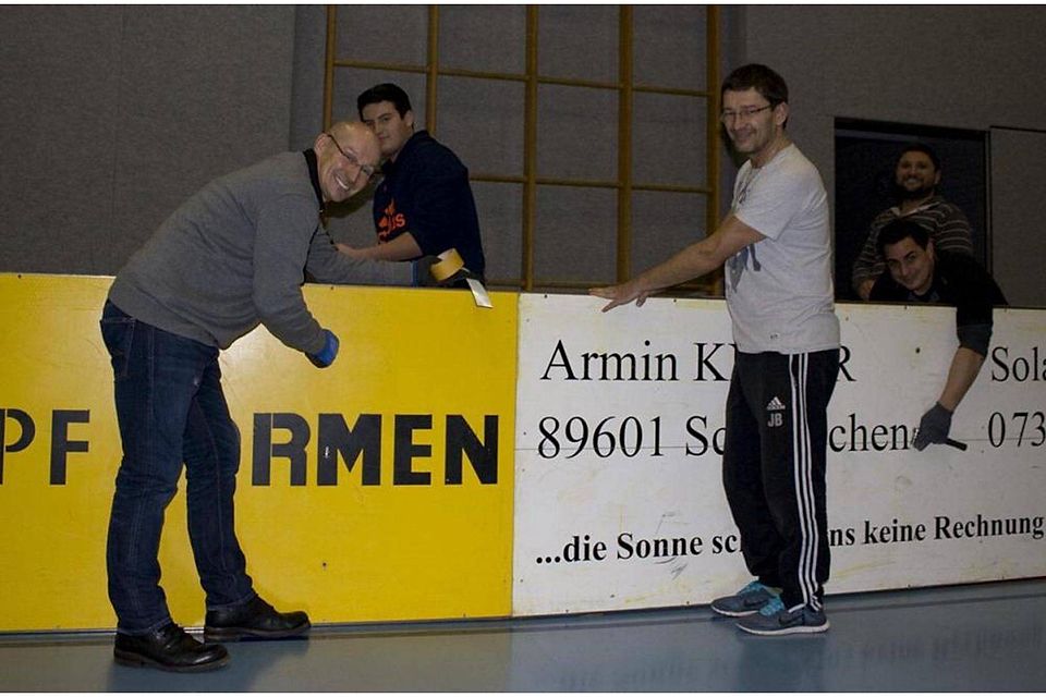 Zwei wichtige Säulen des Karl-Knab-Gedächtnis-Turnier: Vorsitzender des TSV Allmendingen Claus Dietz (links) und Kassierer Joachim Brobeil (rechts). Sie sind die Mitinitiatoren des Turniers.