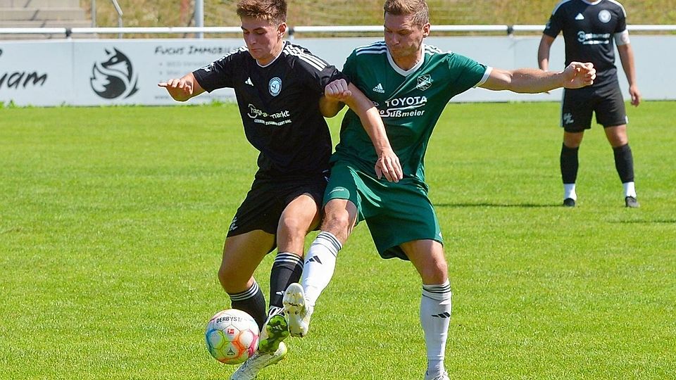 Der TSV Moorenweis (in Grün) im Spiel gegen den SC Unterpfaffenhofen.