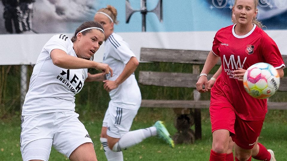 Aßlings Top-Torjägerin (li.) Sandra Funkenhauser stellte im Testspielbetrieb ihr Visier schon mal für das erste Pokalduell der neuen Spielzeit scharf.