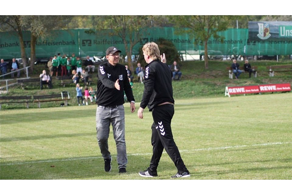 Trainer Torsten Holm (links) und Sportlicher Leiter Dietmar Beyer (rechts) setzen ihre Zusammenarbeit in der sportlichen Leitung des TSV Bad Abbach fort.  Foto: Roloff
