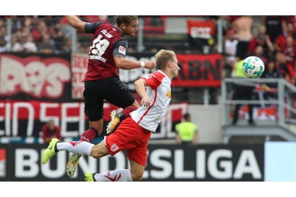 Die Spieler des SSV Jahn Regensburg waren dem 1. FC Nürnberg unterlegen. Foto: Nickl