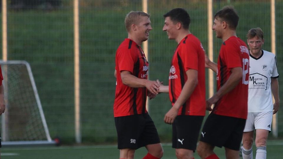 Überzeugende Vorstellung: (v.l.) 2:0-Torschütze Simon Gerg, Vorlagengeber Stefan Resch und Christian Englbrecht.