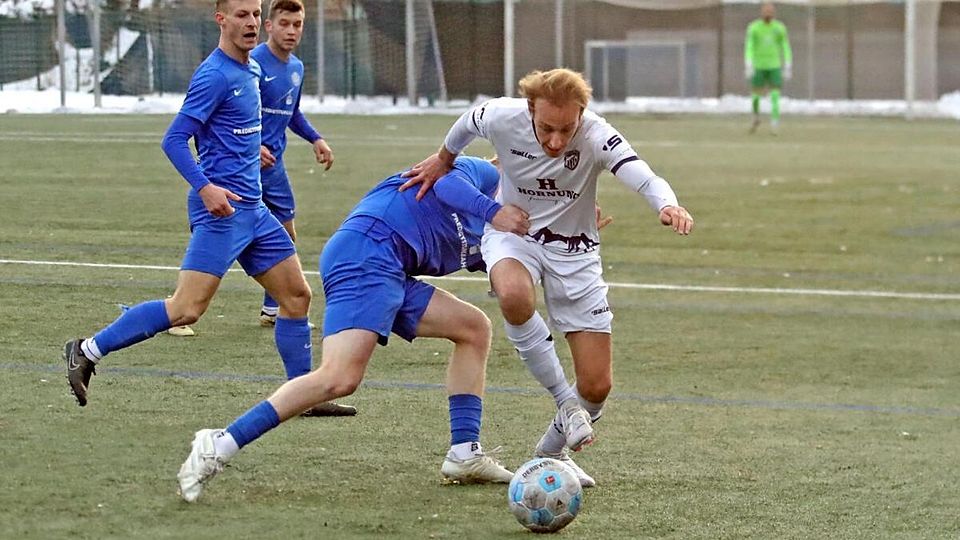 Aktuell nicht zu stoppen: Jonas Poniewaz (r.) vollendet sein Zusammenspiel mit Moritz Müller per Distanzschuss ins Kreuzeck und sorgt so für die frühe 1:0-Führung.