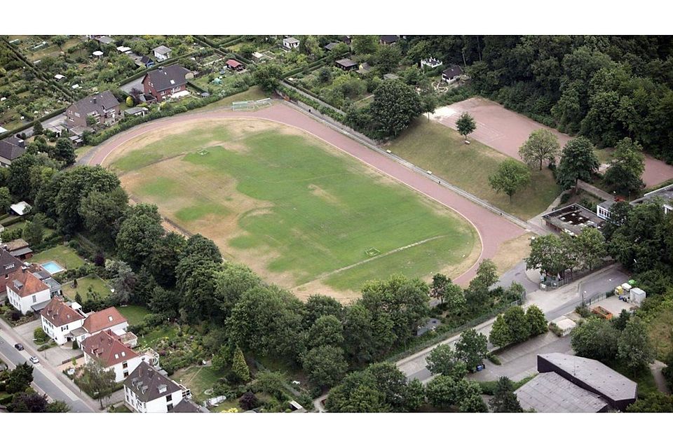 Aus der Luft: Die Sportanlage Schölerberg, wo der SC Schölerberg seine Heimspiele austrägt. Foto: Gert Westdörp