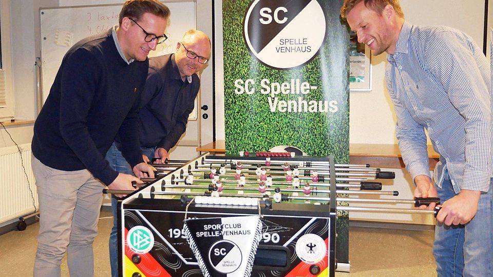 Lassen den Ball laufen beim SC Spelle-Venhaus: Markus Schütte, Jürgen Wesenberg und Hanjo Vocks (v. l.).