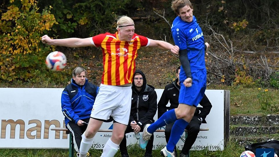 Mithilfe von vier Neuzugängen und dem Comeback Langzeitverletzter möchte der SC Schwarzenbach (in Blau) dafür sorgen, am Saisonende über dem Strich zu stehen.