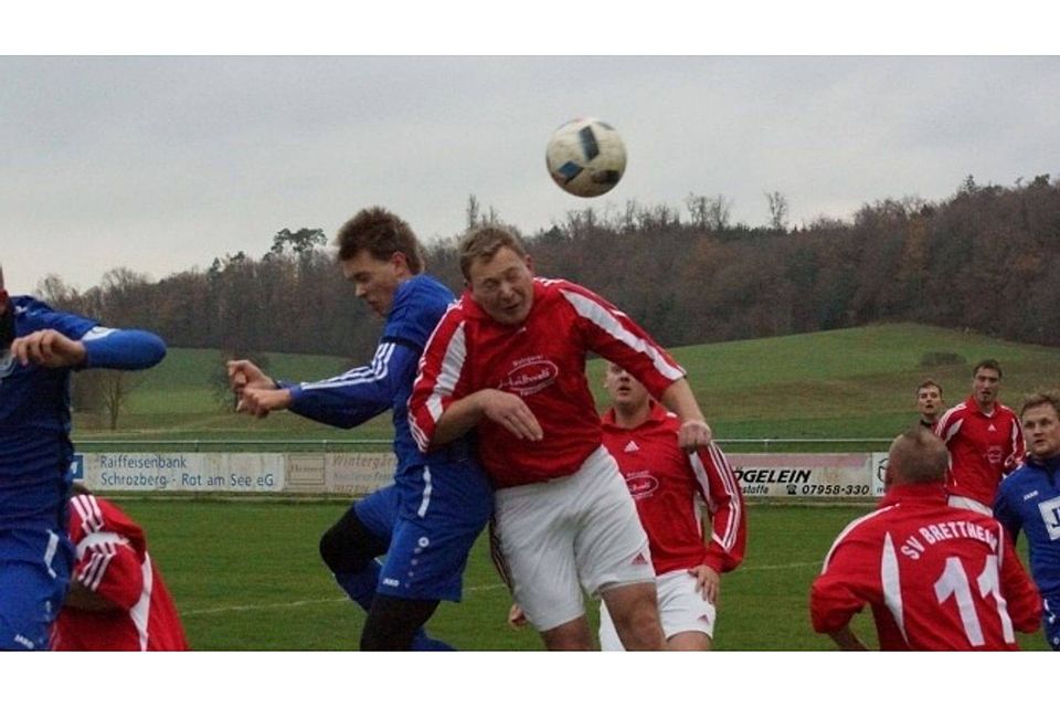 In einer spannenden Partie siegt am Ende Gerabronn (blau) mit 2:1 in Brettheim. Hans-Otto Hettler In einer spannenden Partie siegt am Ende Gerabronn (blau) mit 2:1 in Brettheim. Hans-Otto Hettler