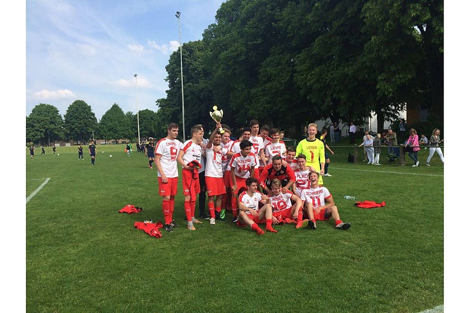 Die Siegermannschaft bei den B-Junioren.   Fotos: DJK/VfL Giesenkirchen