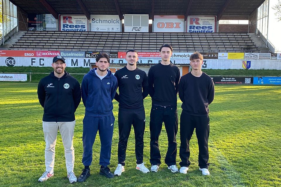 Mit FCE-Sportvorstand Marius Kasten (links) zeigen sich (v.l.n.r.) Amro Al Absi, Alexander Buschmann, Mike Romme, Jaspar Stolz. Es fehlt Alessandro Westhäusser