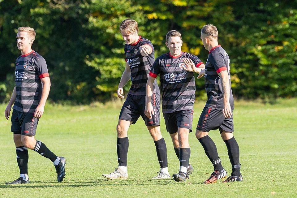 Vor allem bei Heimspielen gab‘s Grund zur Freude: In neun Partien auf eigenem Platz holte der FC Wildsteig/Rottenbuch 22 von 27 möglichen Punkten. Vor allem bei Heimspielen gab‘s Grund zur Freude: In neun Partien auf eigenem Platz holte der FC Wildsteig/Rottenbuch 22 von 27 möglichen Punkten.