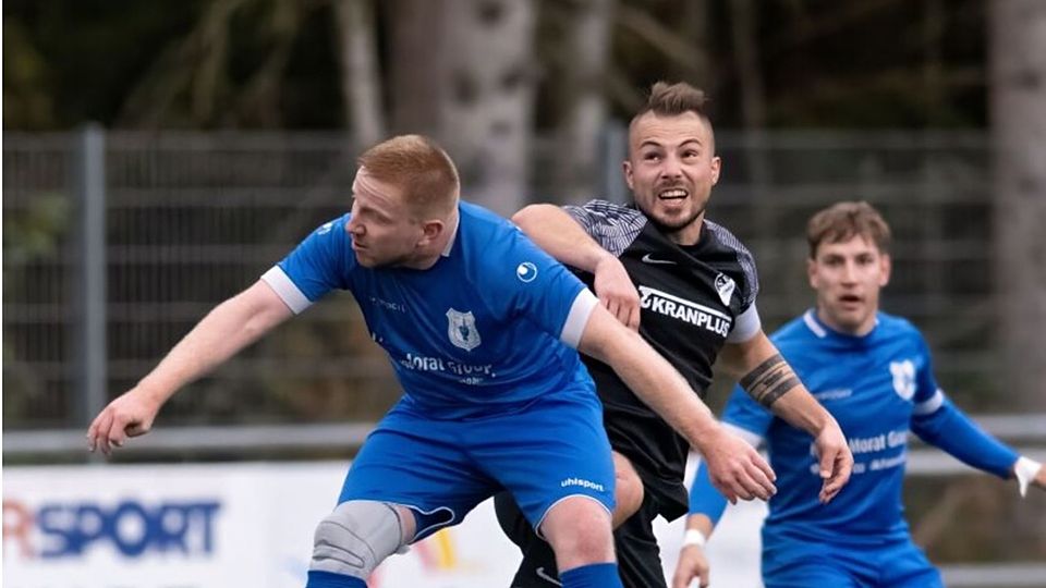 Stefan Dias Cardoso (Mitte) gewann mit dem SV Titisee 3:1 gegen den SV Eisenbach. 