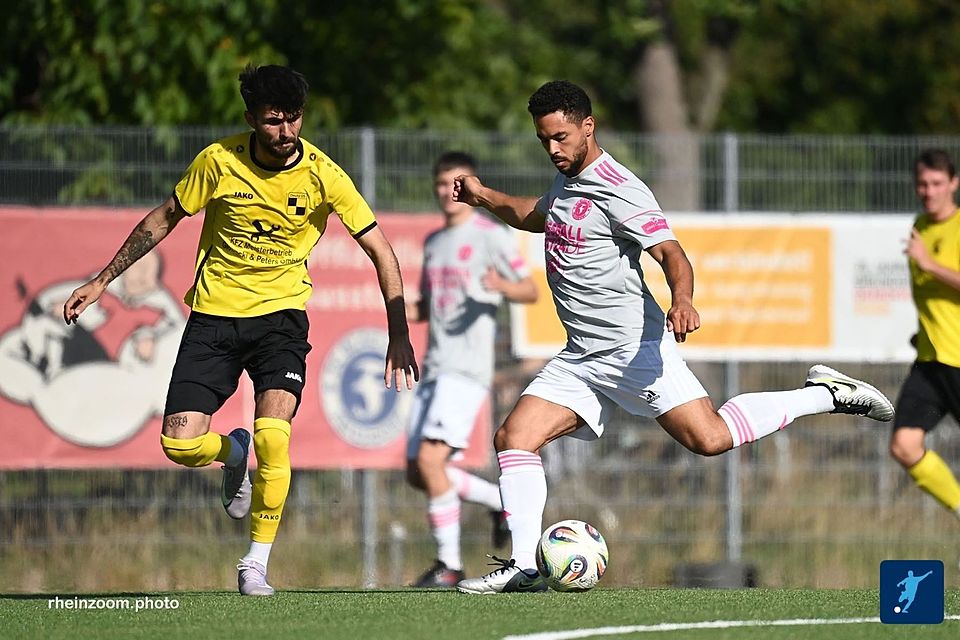 Blau-Weiß Friesdorf, hier in weiß, trifft am Wochenende auf den Spitzenreiter Blau-Weiß Friesdorf, hier in weiß, trifft am Wochenende auf den Spitzenreiter