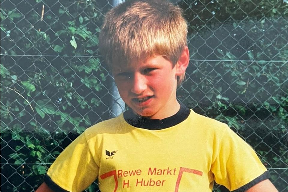 Die Anfänge: Stefan Reisinger als 8-Jähriger im Trikot seines Heimatvereins, dem SV Essenbach.