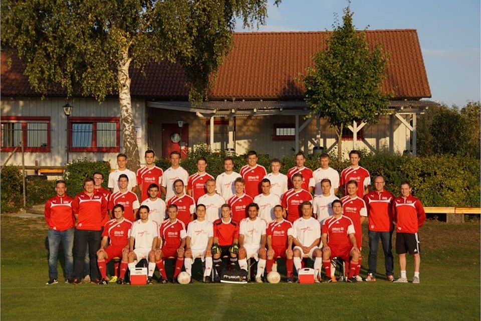 Könnten bald Aufstellung für das obligatorische Meisterfoto nehmen: die Kicker des SV Pfahlheim.