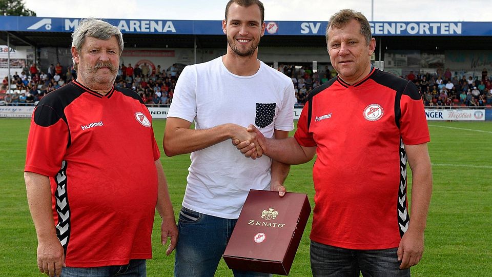 Vor der Partie gegen die U21 des 1. FC Nürnberg am 13. August wurde Dominik Räder bereits beim SV Seligenporten verabschiedet. F: Zink