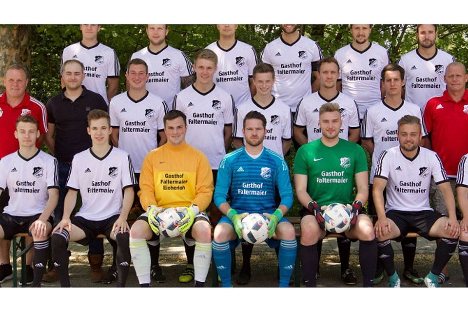 Dereit für den Bezirksliga-Endspurt sind die Fußballer des FC Finsing, die sich auch über neue Trikots freuen dürfen, spendiert vom Eicherloher Gasthof Faltermaier. Alle wussten, dass am nächsten Tag wieder zwei intensive Trainingseinheiten warten.So etwas regelt den Alkoholkonsum von selbst.Thomas Eckmüller über ein Trainingslager in einer All-inclusive-Hotelanlage FC Finsing Dereit für den Bezirksliga-Endspurt sind die Fußballer des FC Finsing, die sich auch über neue Trikots freuen dürfen, spendiert vom Eicherloher Gasthof Faltermaier. Alle wussten, dass am nächsten Tag wieder zwei intensive Trainingseinheiten warten.So etwas regelt den Alkoholkonsum von selbst.Thomas Eckmüller über ein Trainingslager in einer All-inclusive-Hotelanlage FC Finsing