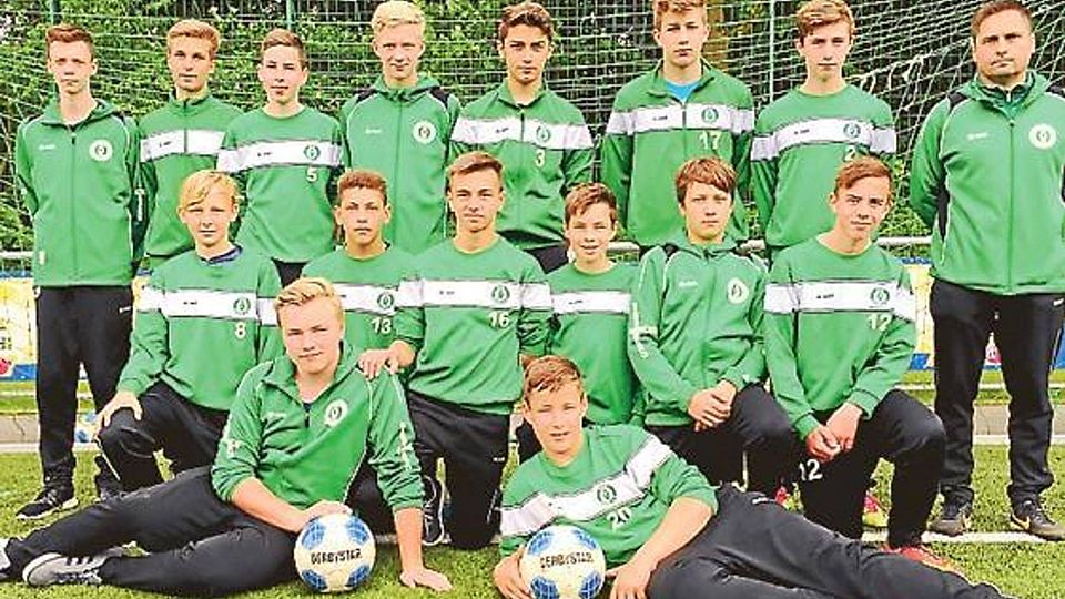 Vizemeister in der Bezirksliga: die C1-Junioren des FSV Jever um Trainer Manuel Greff privat