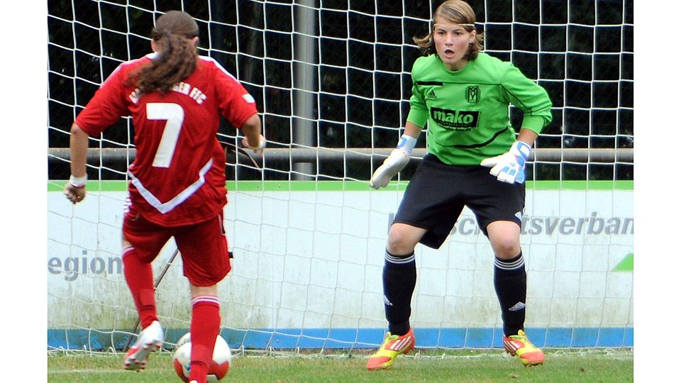 Wieder fit: Meppens Nationaltorhüterin Anna Herrmanns. Foto: Doris Leißing