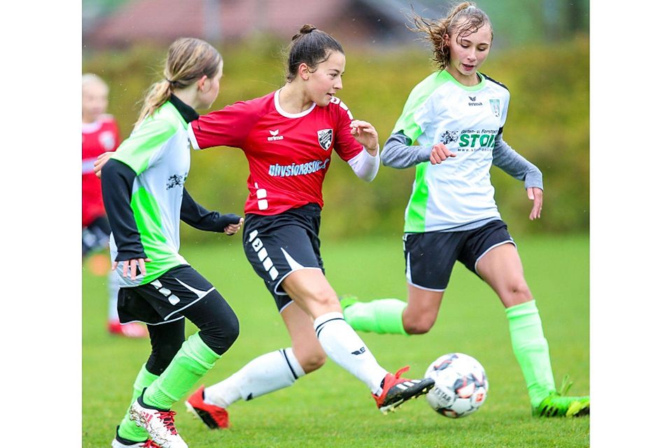 Antonia Popp (Mitte) spielt mit der U15 des SV Uffing eine erfolgreiche Saison. Andreas Mayr