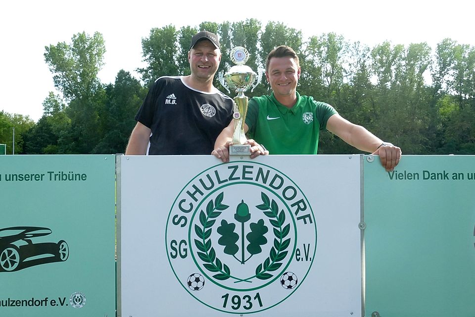 Marcel Becker (li.) und Tobias Kober legen ihre Ämter als Trainer nieder und verabschieden sich mit dem Meistertitel.