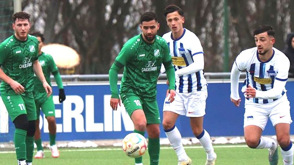 Türkiyemspor holt Tas Mittelfeldspieler (Bildmitte)