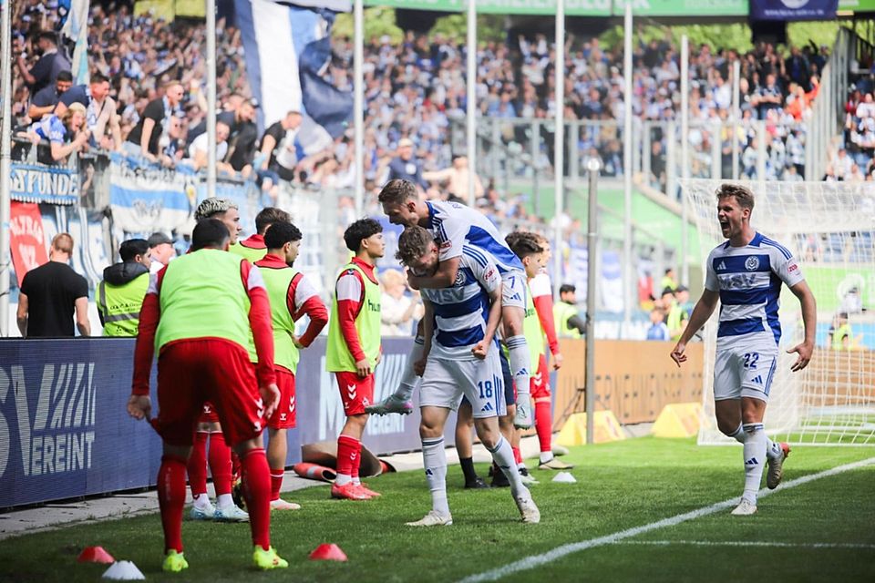 Steffen Meuer trifft zum 2:1 für den MSV.