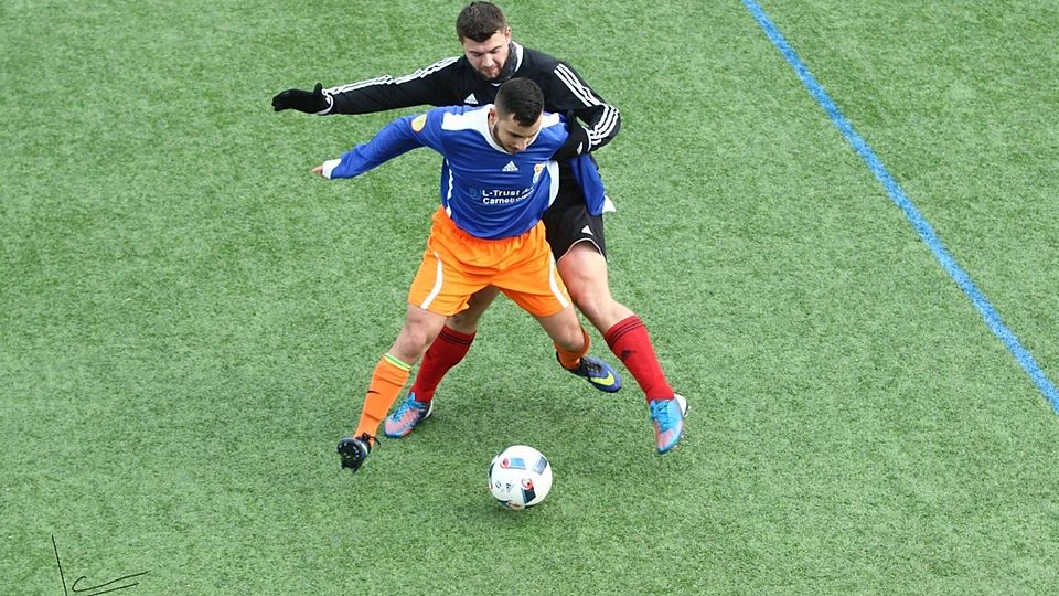 Zweikampf im Spitzenspiel F: Henz