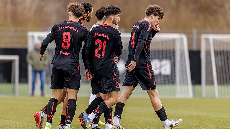 Bayernliga-Spitzenreiter ASV Neumarkt duelliert sich am Abend mit Zweitligist SpVgg Greuther Fürth.