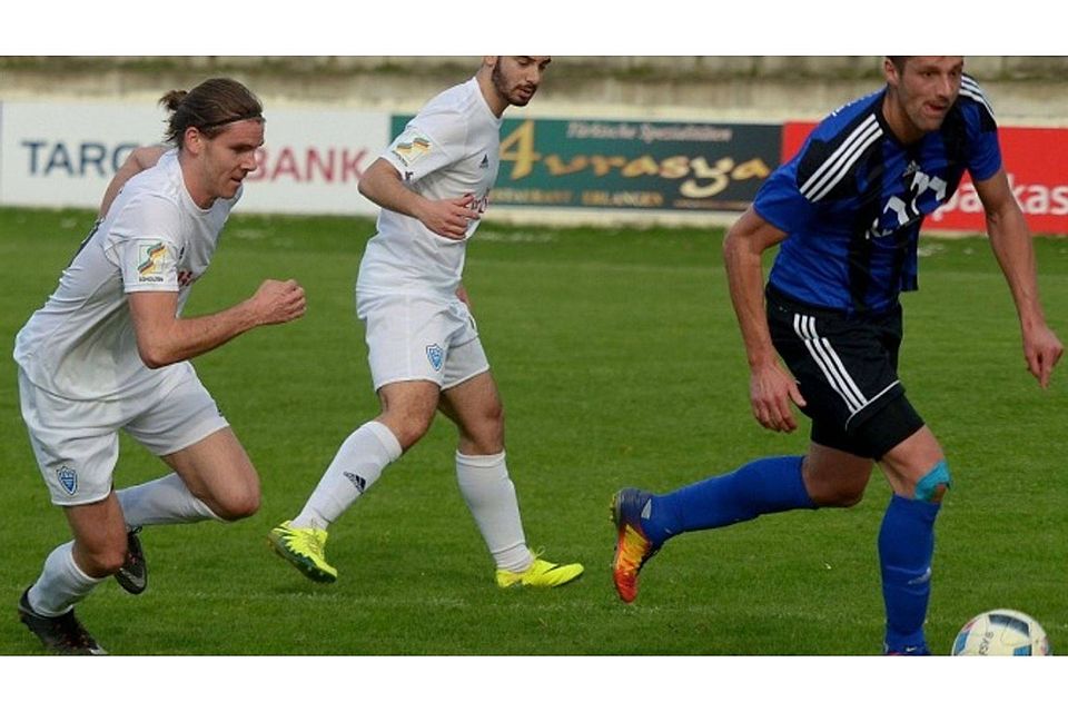 Benjamin Werner (re.) schoss seine Farben mit einem Dreierpack zum Sieg gegen den SV Erlenbach. F: Von Werner Franken
