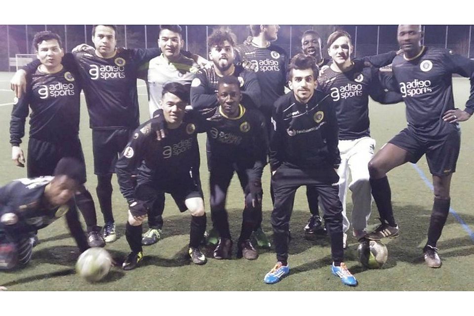 Shayan (vorne rechts) sucht einen neuen Verein.        F: @shayanpirzadeh/instagram