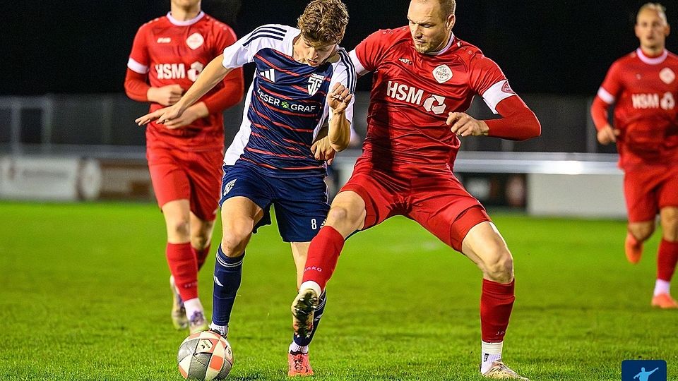 Kapitän Jannik Schneider (2 v. re.) und sein 1. SC Feucht behielten im Duell mit dem SC 04 Schwabach mit 4:2 die Oberhand.