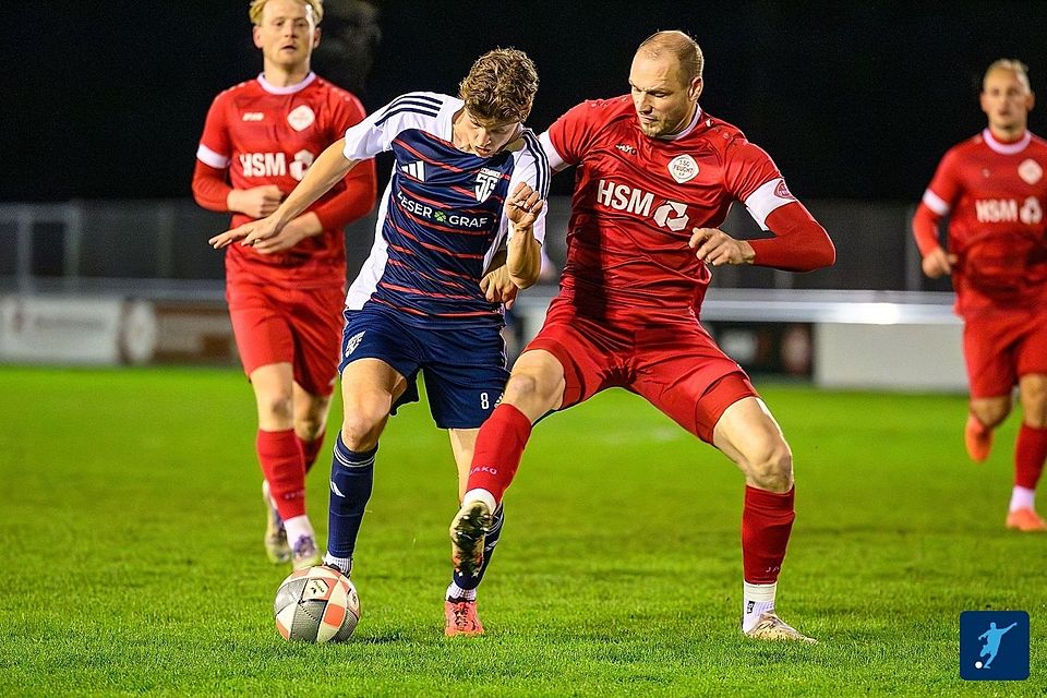 Kapitän Jannik Schneider (2 v. re.) und sein 1. SC Feucht behielten im Duell mit dem SC 04 Schwabach mit 4:2 die Oberhand.