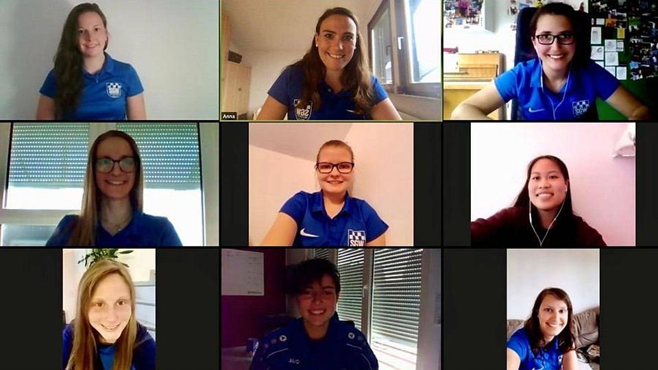 Wie so viele andere Teams, so bleiben auch die Fußballerinnen der SG Westerfeld während der Corona-Krise durch virtuelle Mannschaftsabende in Kontakt.	Foto: Schäfer