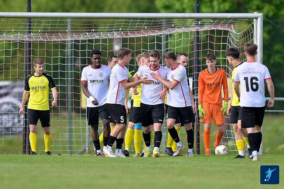 Zwei wichtige Buden gegen Lauterhofen: Leitel erzielte am 33. Spieltag die frühe 1:0-Führung und spät in der Nachspielzeit das entscheidende 3:2. Zwei wichtige Buden gegen Lauterhofen: Leitel erzielte am 33. Spieltag die frühe 1:0-Führung und spät in der Nachspielzeit das entscheidende 3:2.