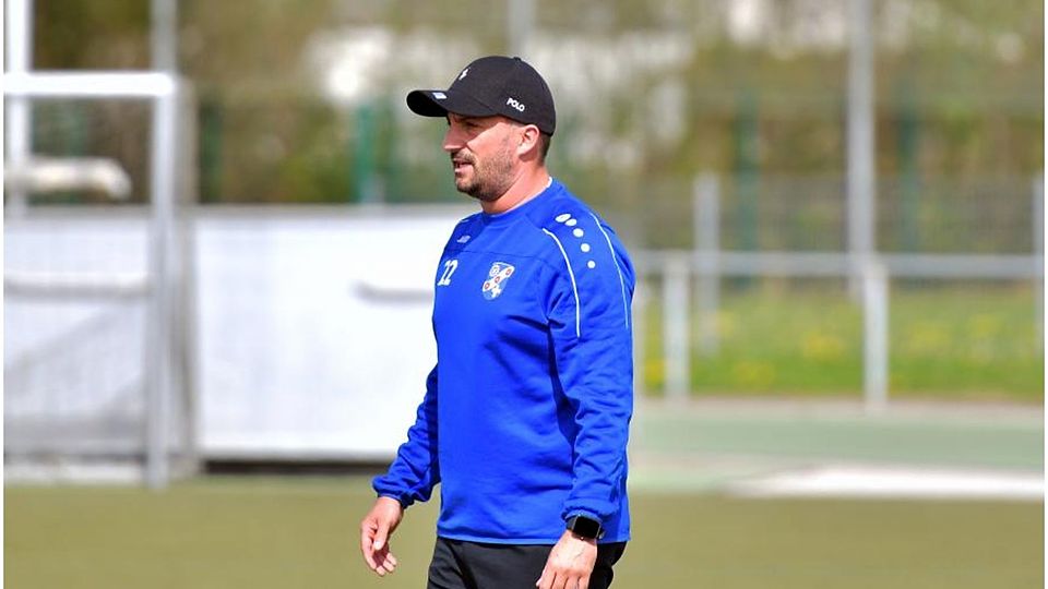 Musste in der vergangenen Woche Aufbauarbeit leisten: Marco John, Trainer des Fußball-A-Ligisten TSV Hambach. (Archiv)	Foto: Dagmar Jährling