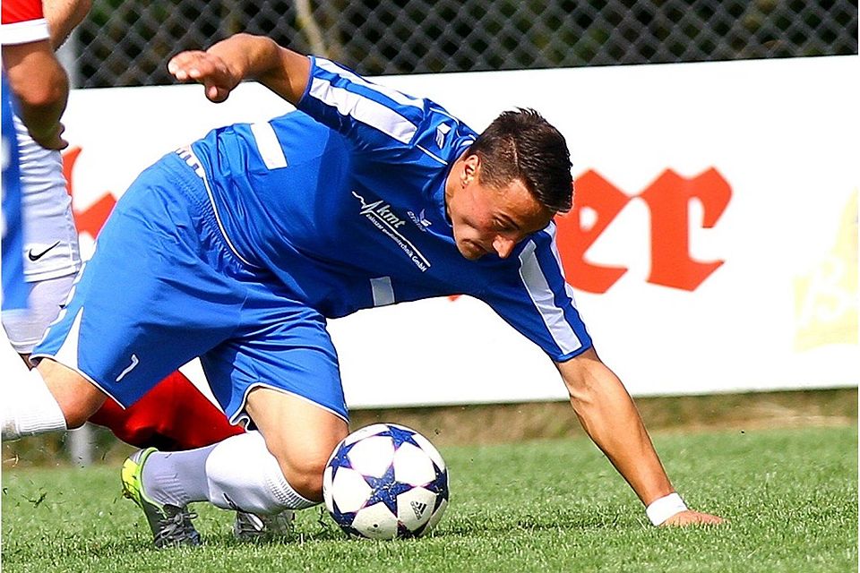 Freyungs Korbinian Tolksdorf verletzte sich beim Match in Zwiesel schwer F: Weiderer