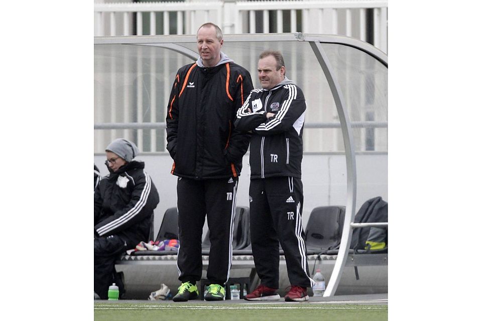 Zerknirschte Gesichter bei Chefcoach Tobias Homp (r.) und Co-Trainer Tjark Thode. Foto: Martinschledde