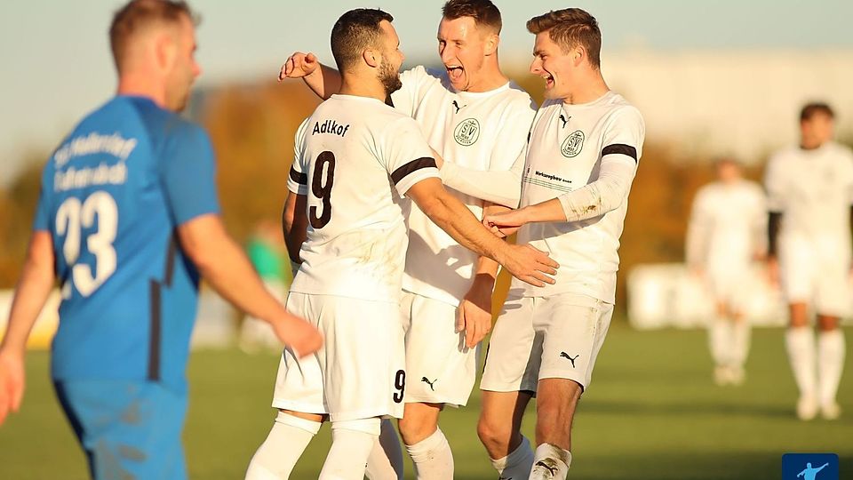 Einen meisterlichen Auftritt legte Adlkofen im Topspiel der Kreisliga Donau-Laaber hin.