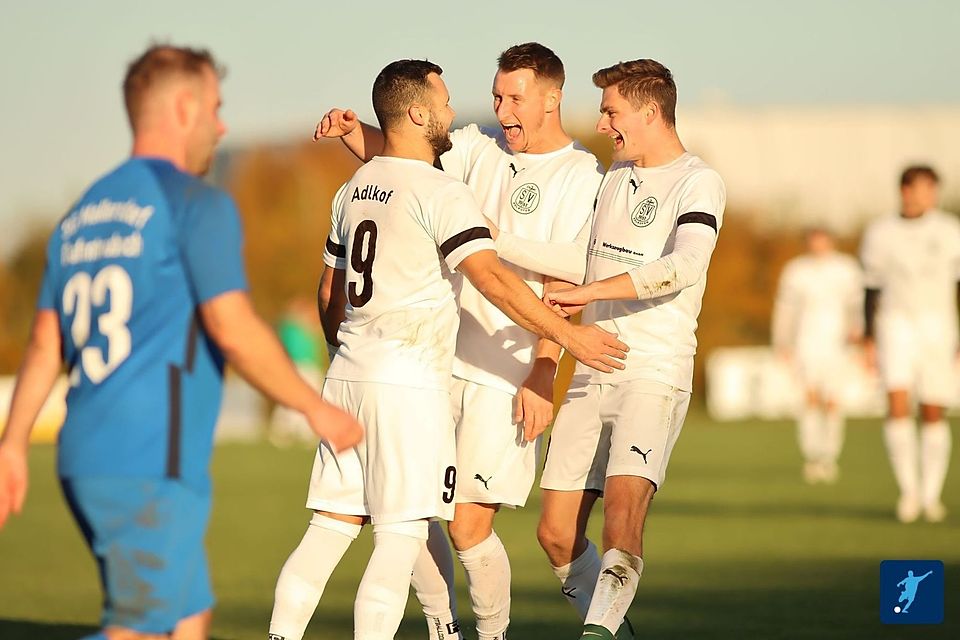 Einen meisterlichen Auftritt legte Adlkofen im Topspiel der Kreisliga Donau-Laaber hin.