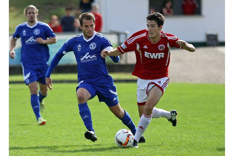 Mathias Tillschneider (rechts), hier im Laufduell mit Maximilian Kimnach, setzte gegen den SV Gonsenheim viele Akzente.