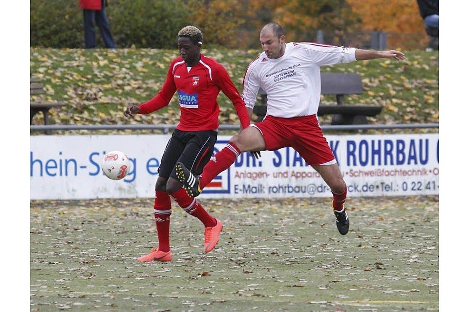 Inter-Doppeltorschütze Gökhan Ayranci (rechts) überrascht SF-Akteur Iwandro Kissama und klaut ihm den Ball.